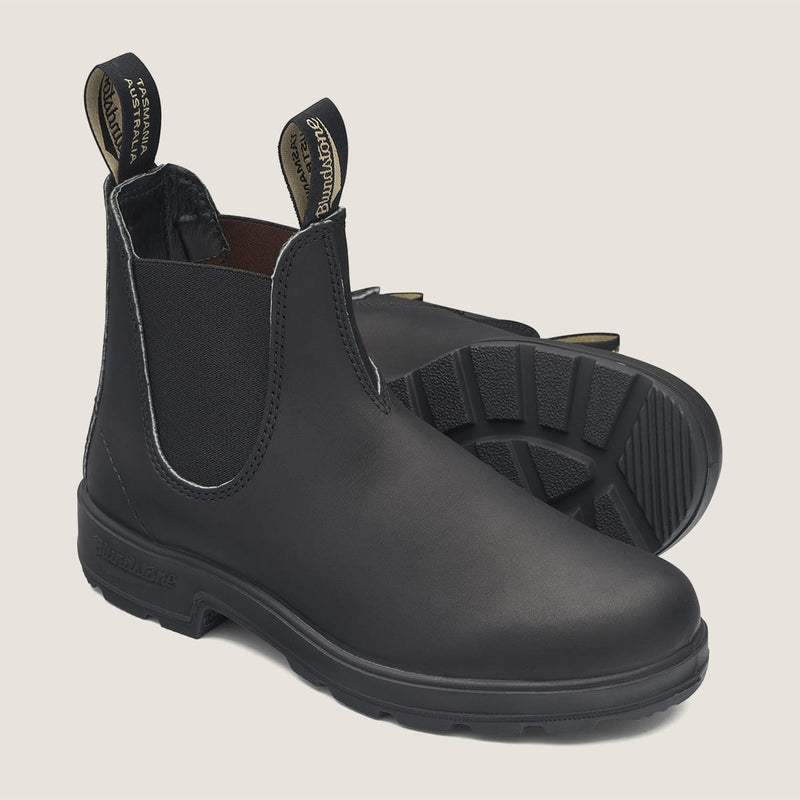 Angled view of Classic Black slip-on 500 boot with Sole, Blundstone