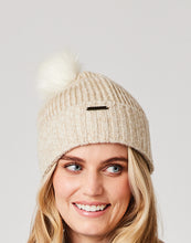 Woman in white Lucy Beanie